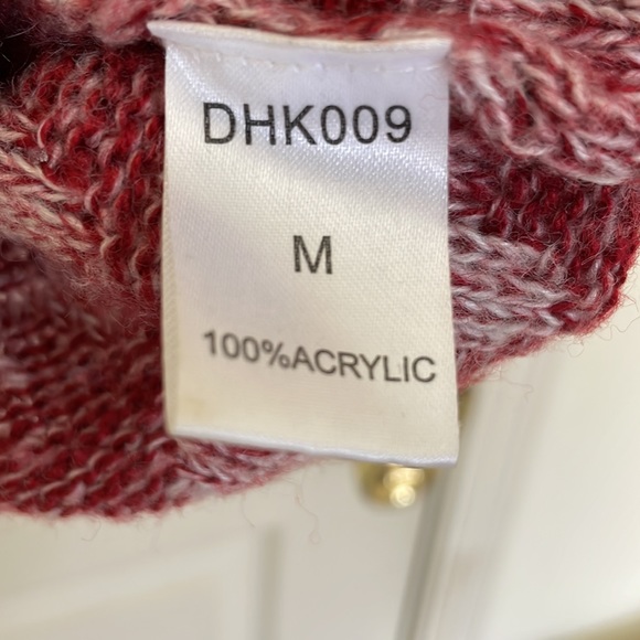 Beautiful Red Holiday Sweater Size Medium - Picture 7 of 7